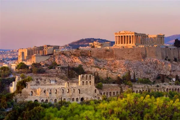 Discover private tours in Athens and Greece with TransferHub. Explore iconic landmarks, historic sites and unique destinations in comfort.